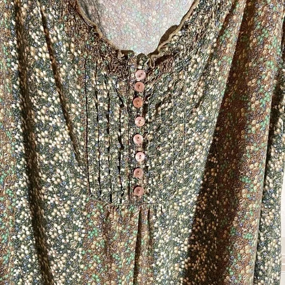 Faded glory sz-12/14, pheasant top- subtle colors, faux buttons, pleated bodice - Picture 4 of 16